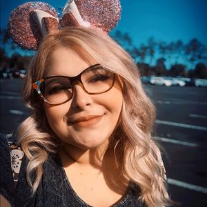 Meet your Posher, Cassandra